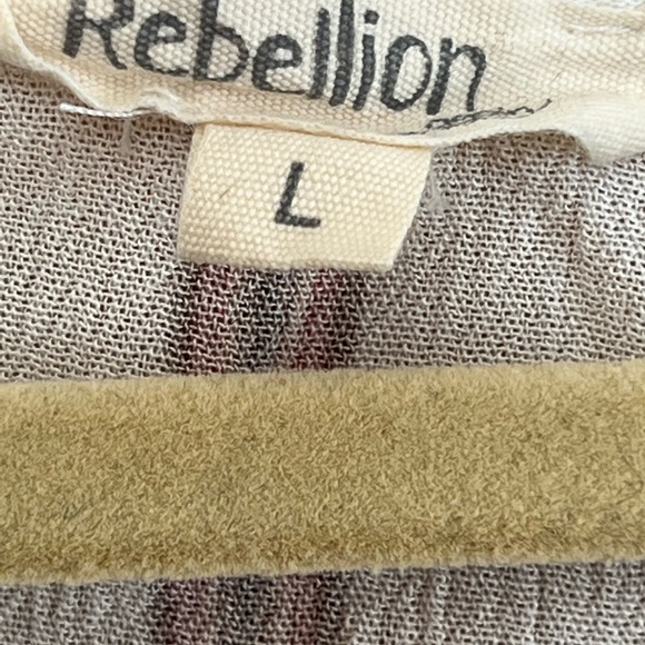 Woman’s size large blouse - Picture 3 of 6